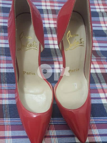 Branded shoes for sale size 37 it's new unused. 1