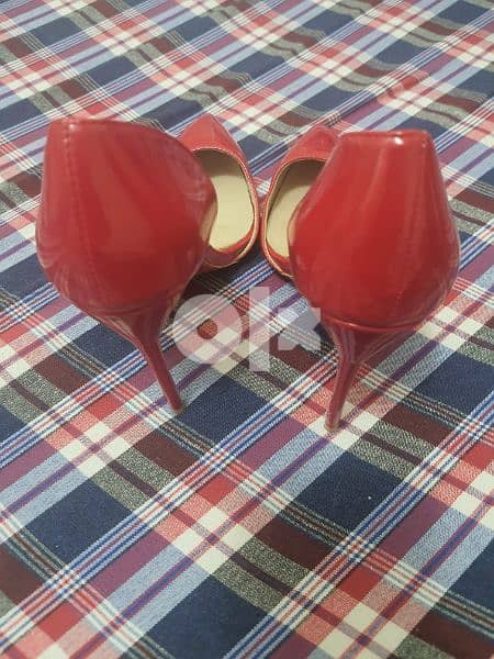 Branded shoes for sale size 37 it's new unused. 2