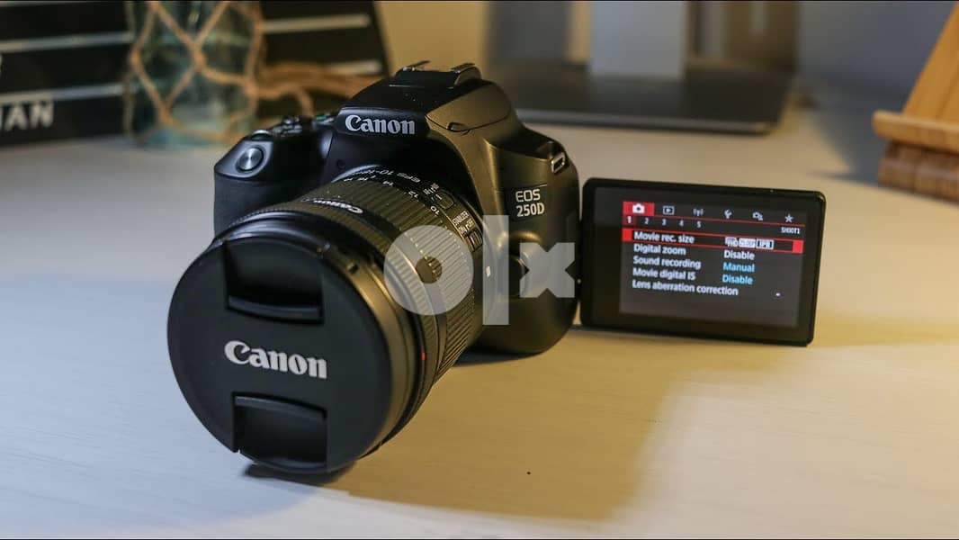 Canon 250D with extra lens , compatable bag and 4k capturing SD card 0