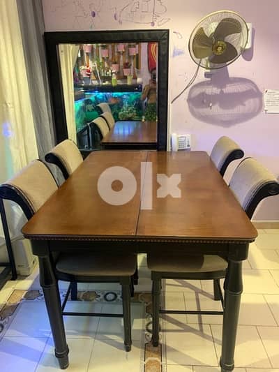 **Luxury Dining Table Set - Exquisite Craftsmanship**