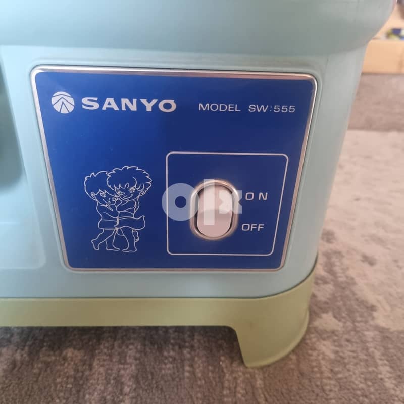 Small SANYO washing machine 3