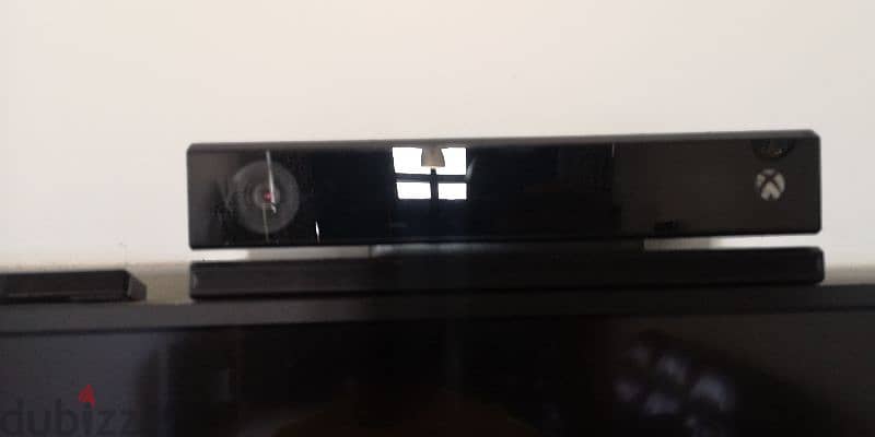 Xbox one X 1 TB + Kinect + 2 controller + media remote 1
