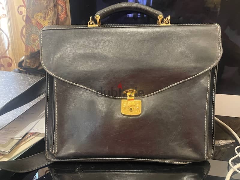 GUCCI leather classic rich stylish bag with gold plated lock and key 7