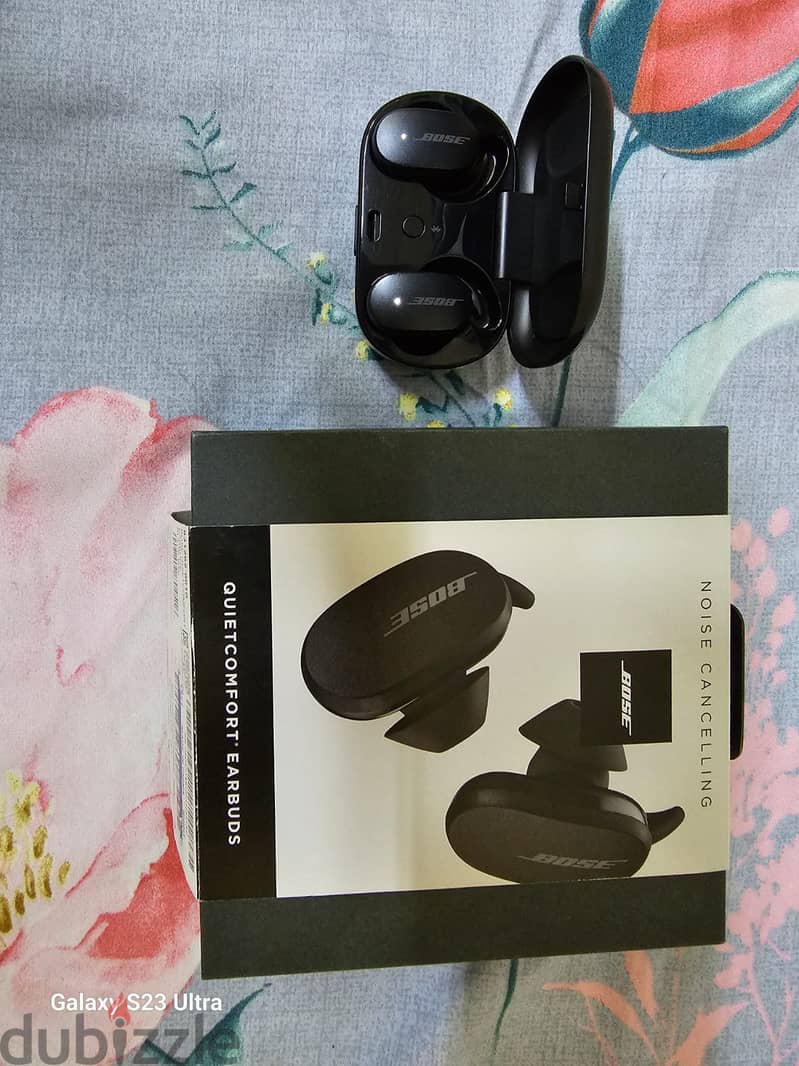 Mint Condition Bose Quitecomfort Earbuds for sell at reasonable price. 5