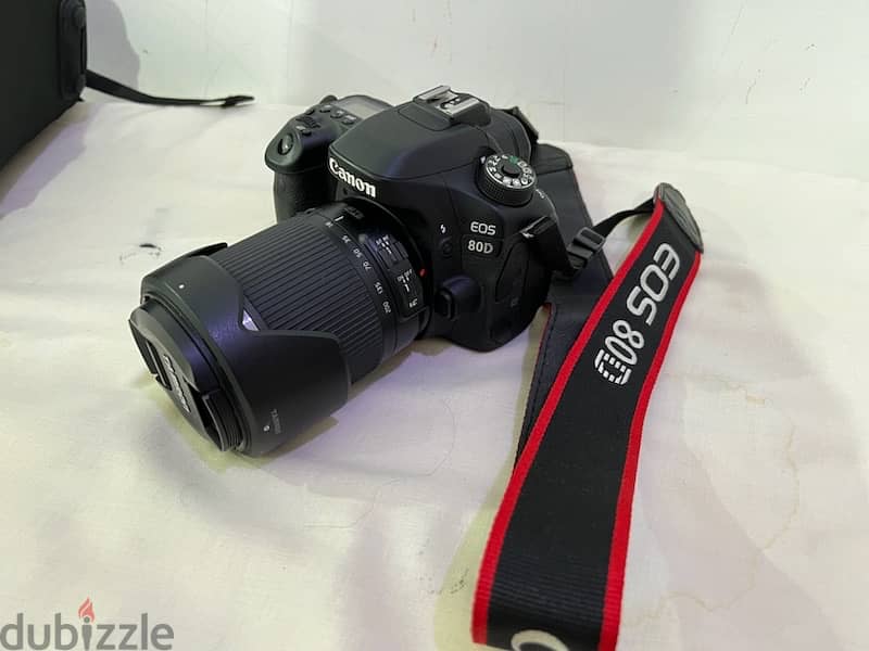 canon 80D+tamron 18mm-200mm lens(auto focus)+canon flash+bag 1