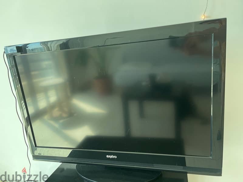 Sanyo LCD TV 31” with router And remote 0