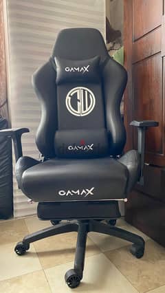 Gaming chair. Excellent condition .