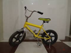 عجلة صفراء مقاس 16 فى حالة جيدة - midsize bicycle (size 16)