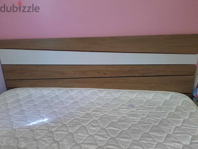 Good condition King size bed with mattress 2