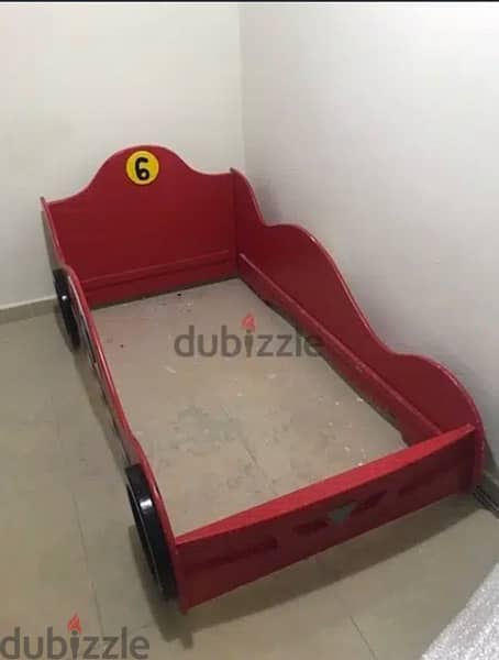 single bed shaped as car   good condition in mahboula 1