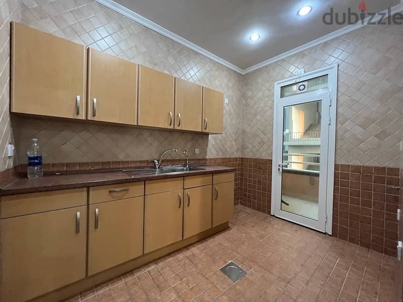 SHAAB - Deluxe Spacious n Sunny  2 BR Apartment 3