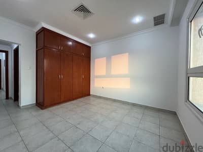 SHAAB - Deluxe Spacious n Sunny  2 BR Apartment