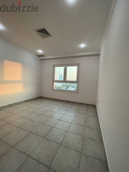 SHAAB - Deluxe Spacious n Sunny  2 BR Apartment 5