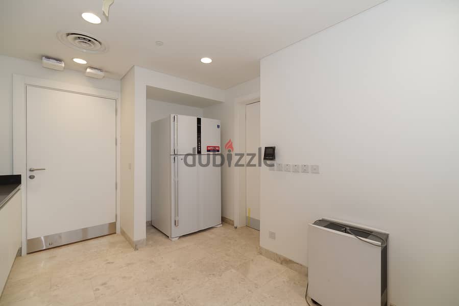 Sabah Al Salem – new, three bedroom apartment with sea view 10