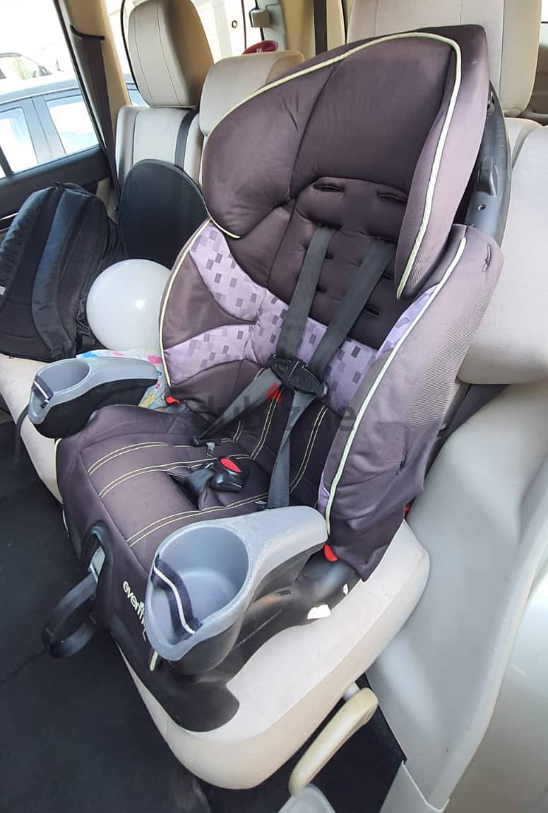Car Seat with cup holder 2