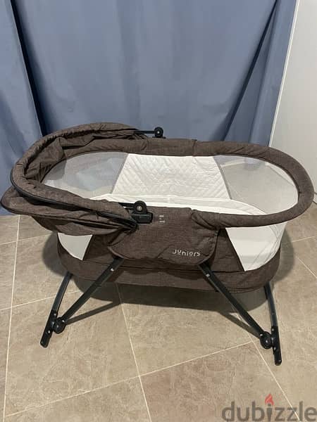 Foldable baby bassinet for sale in good condition 1