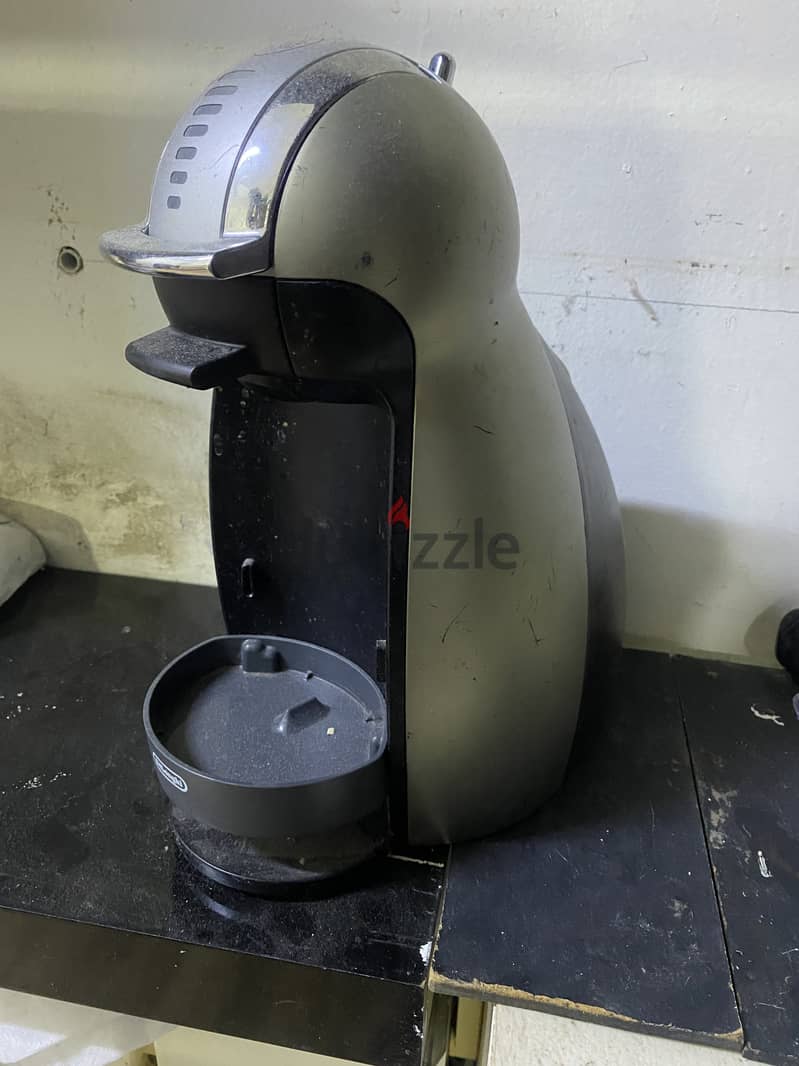Dolice Gusto Coffe Machine 8kd 1