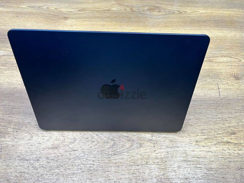 للبيع macbook air,موديل2022بحالة ممتازة 2