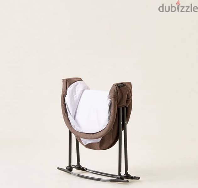 Foldable baby bassinet for sale in good condition 4