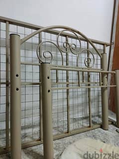 Iron Bed good condition 0