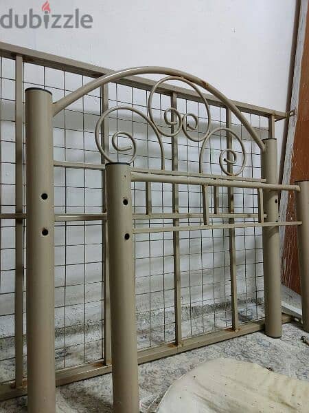 Iron Bed good condition 3
