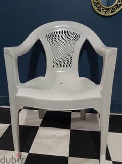 Chairs for Sale - Looks new - Total 7 Chairs - 5 KD for all