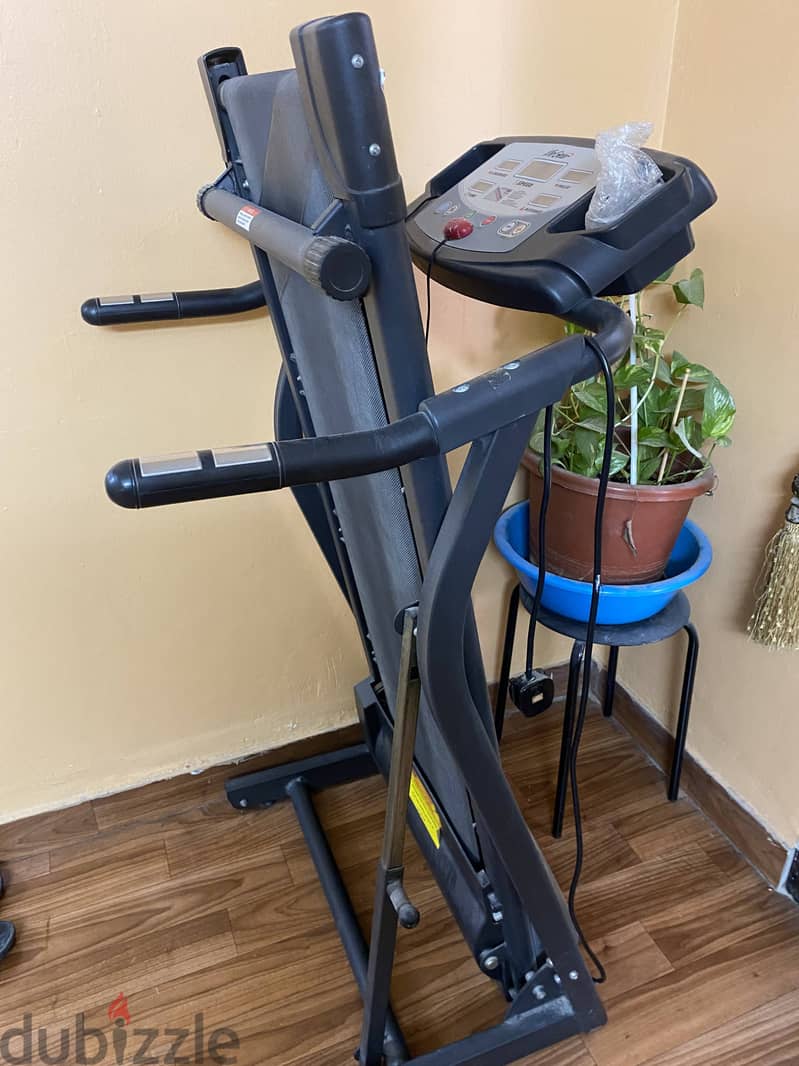 Lifegear Treadmill in excellent condition 0
