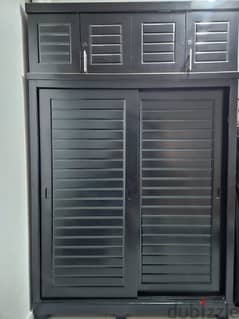 Wooden wardrobe for sale  خزانة خشب للبيع 0