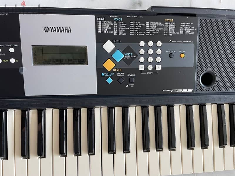 DISCOUNT SALE - YAMAHA PSR E 223 Musical keyboard 1