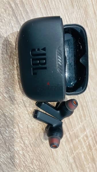 jbl  earbud 1