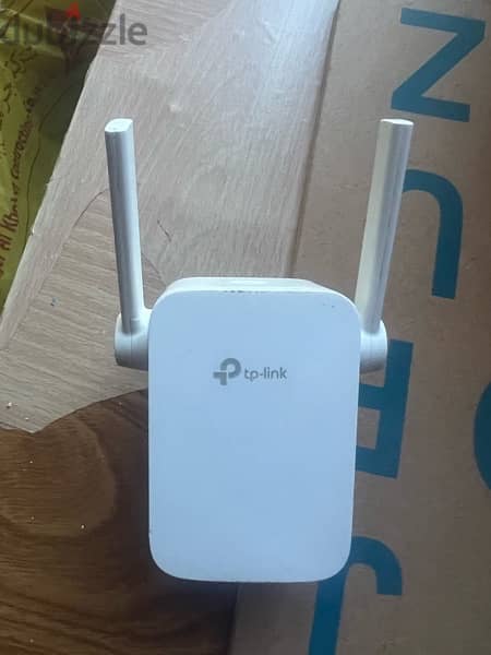 Tp link  4g wifi router with a wife extender 3