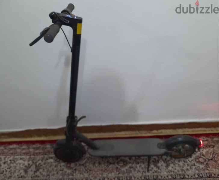 Electric scooter Excelent Conditon with charger 1