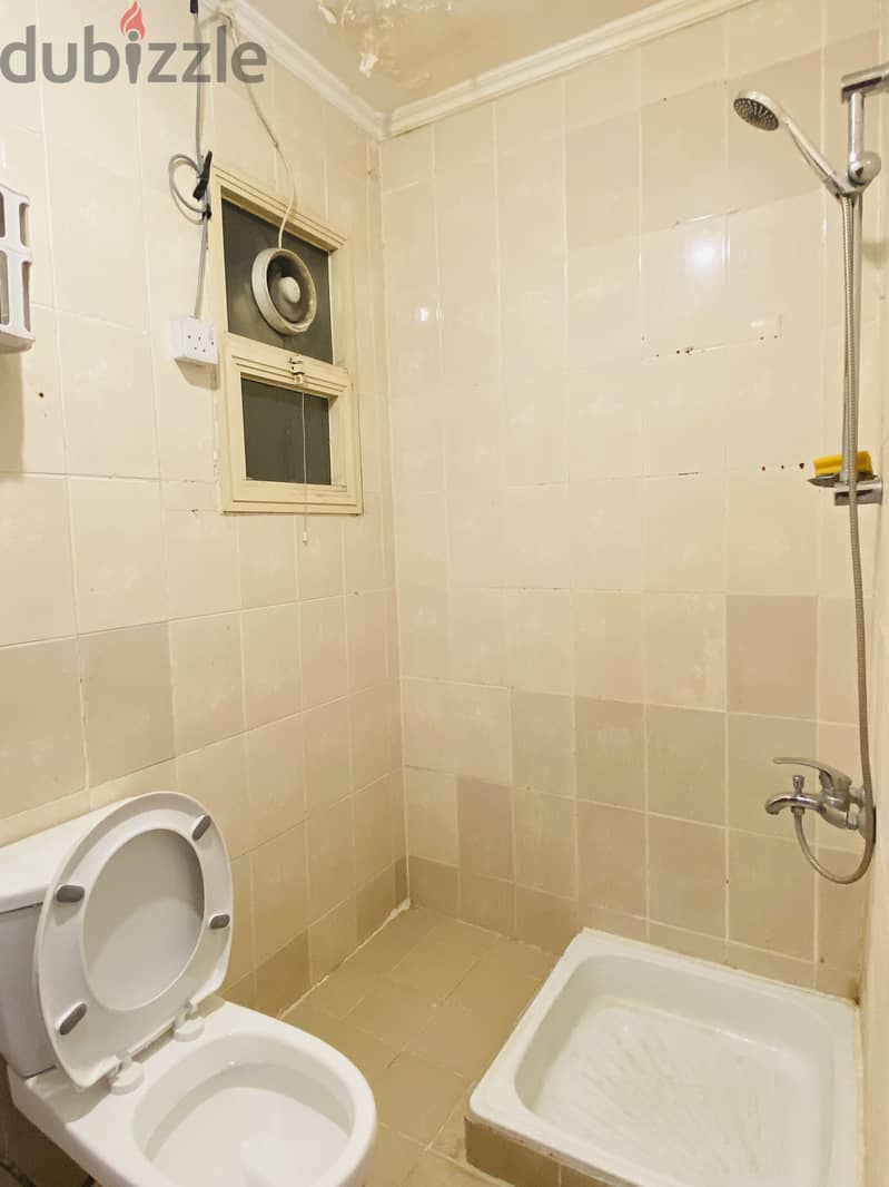 Salmiya Block 05 room with attached bathroom 1