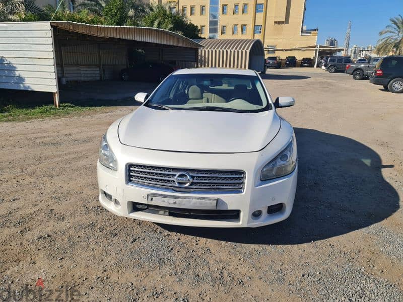 Nissan maxima 2010 almost new full option 3