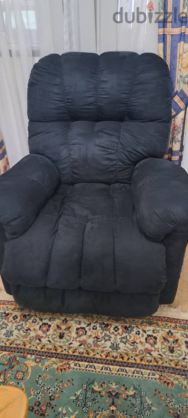 Recliner deals chair dubizzle