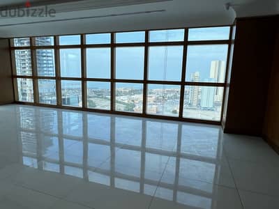 للإيجار مكتب إطلالة بحرية رائعة شرق Amazing office  for rent