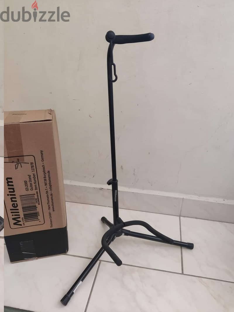 Electric/Acoustic Guitar/Bass Stand 1