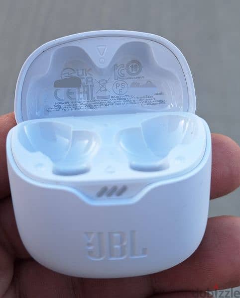 TWS JBL Tune FLEX charging case 0