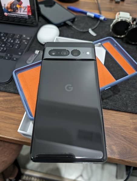 Obsidian Black Google Pixel 7 Pro (256Gb). 5