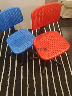ikea : table + rug + desk chair