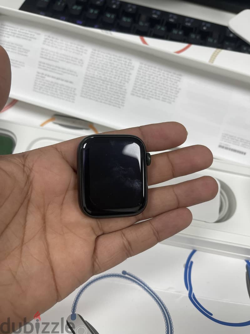 Apple Watch Series 7 45MM Cellular + GPS 1
