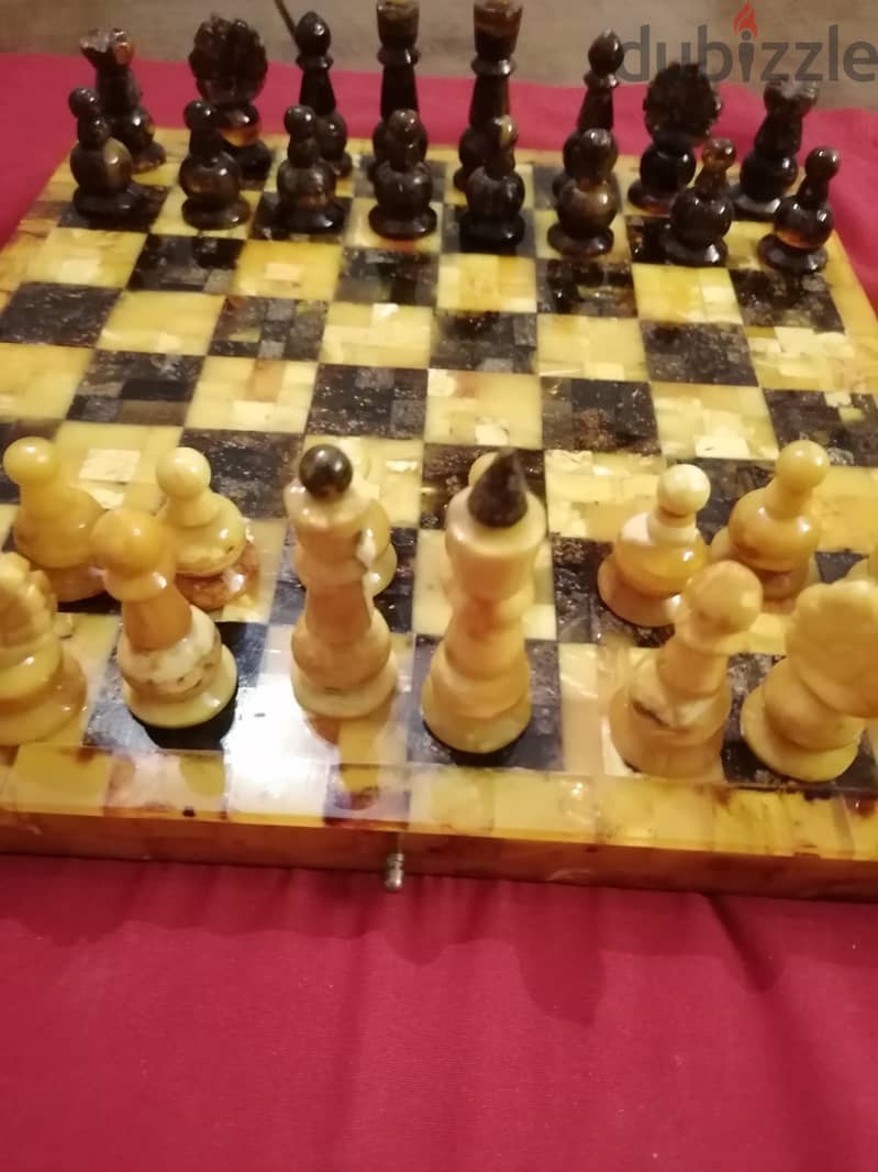 قطع شطرنج مصنوعة من كهرمان البلطيق 6