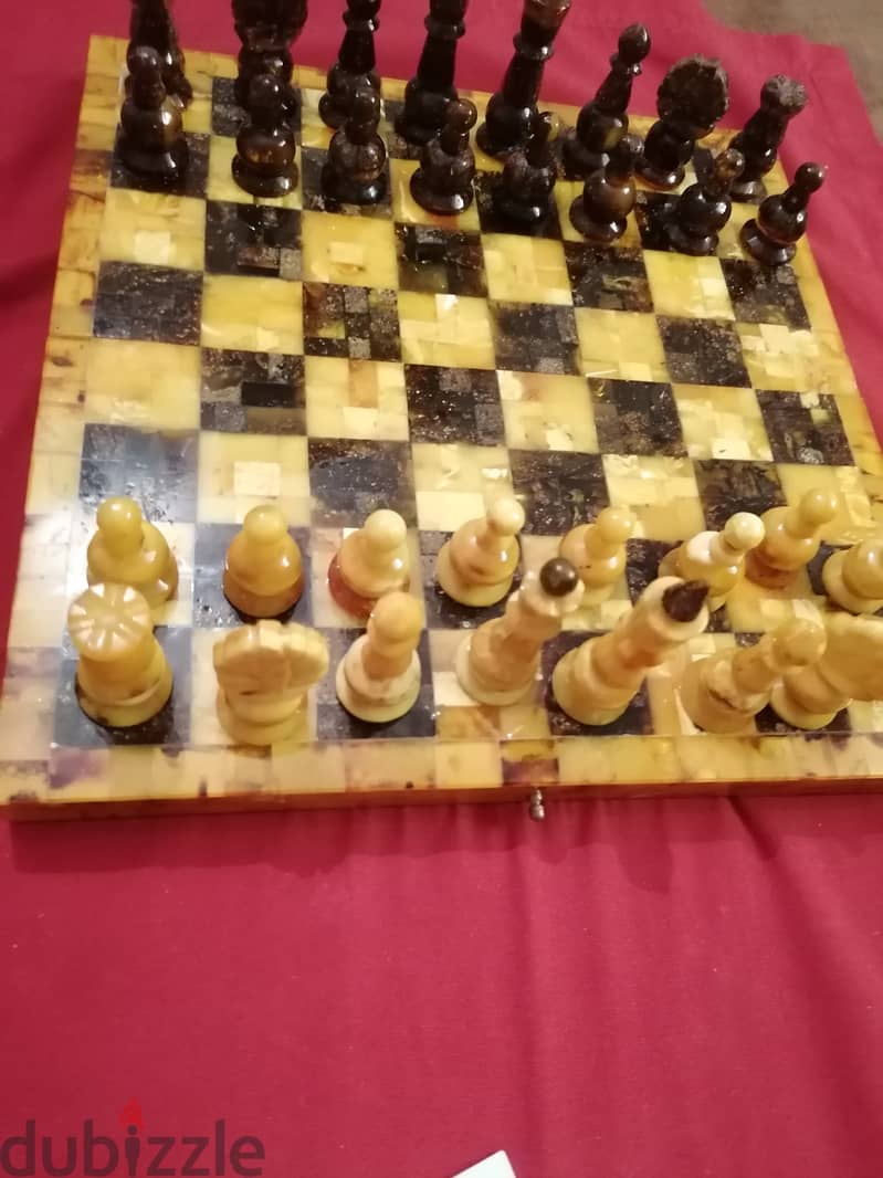 قطع شطرنج مصنوعة من كهرمان البلطيق 8