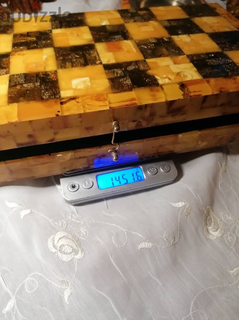 قطع شطرنج مصنوعة من كهرمان البلطيق 15