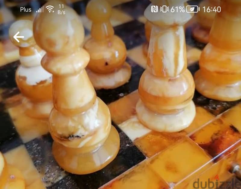 قطع شطرنج مصنوعة من كهرمان البلطيق 18