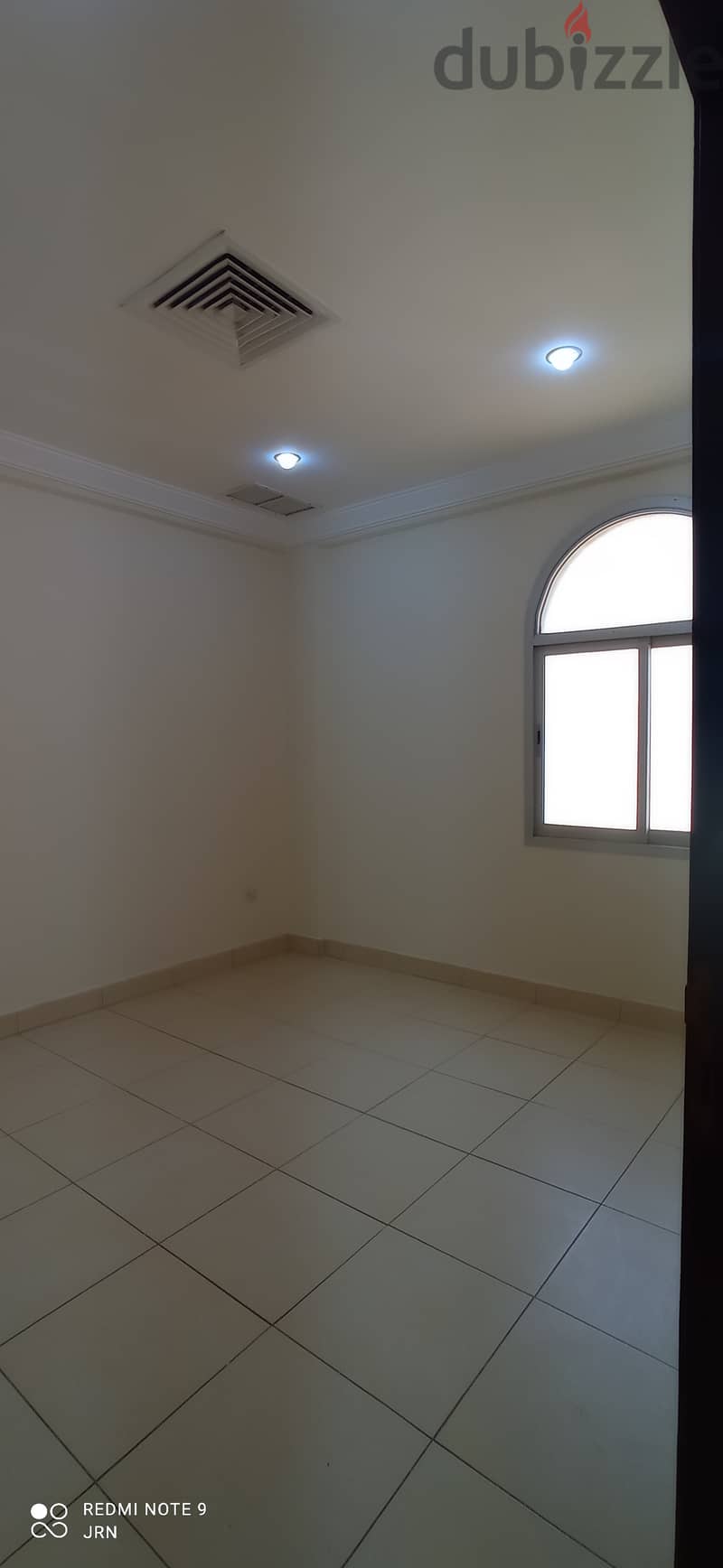 غرفة وصالة و بلكون تكييف سنترال للعائلات الجابرية 210 دينار 4
