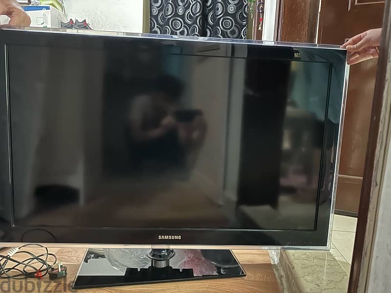 42” SAMSUNG LCD TV. 0