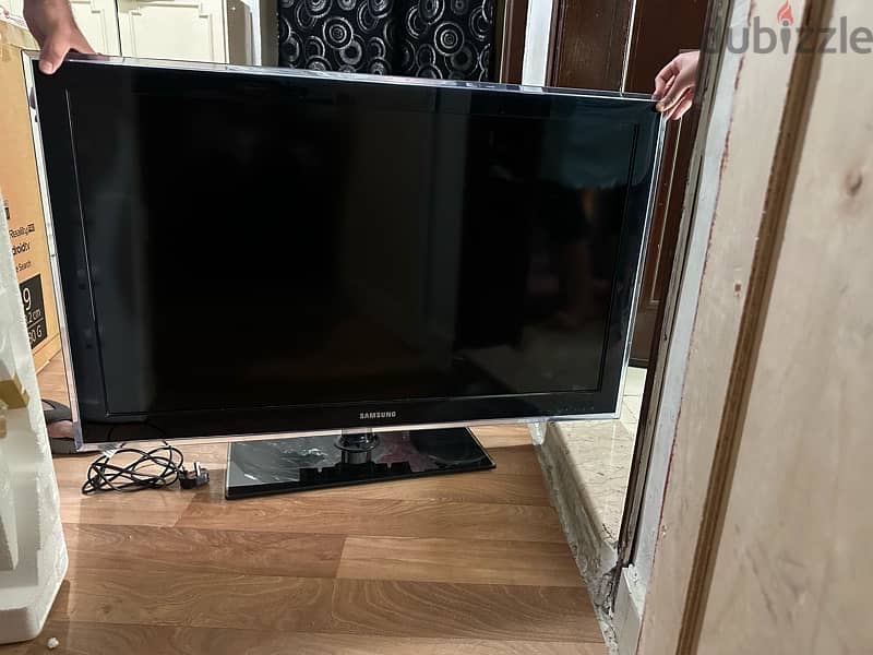 42” SAMSUNG LCD TV. 1