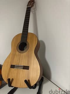 yamaha classical guitar  c40m with wall mount