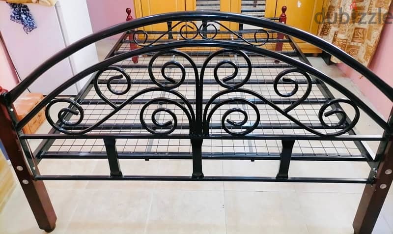 queen size metal frame for sale. 0